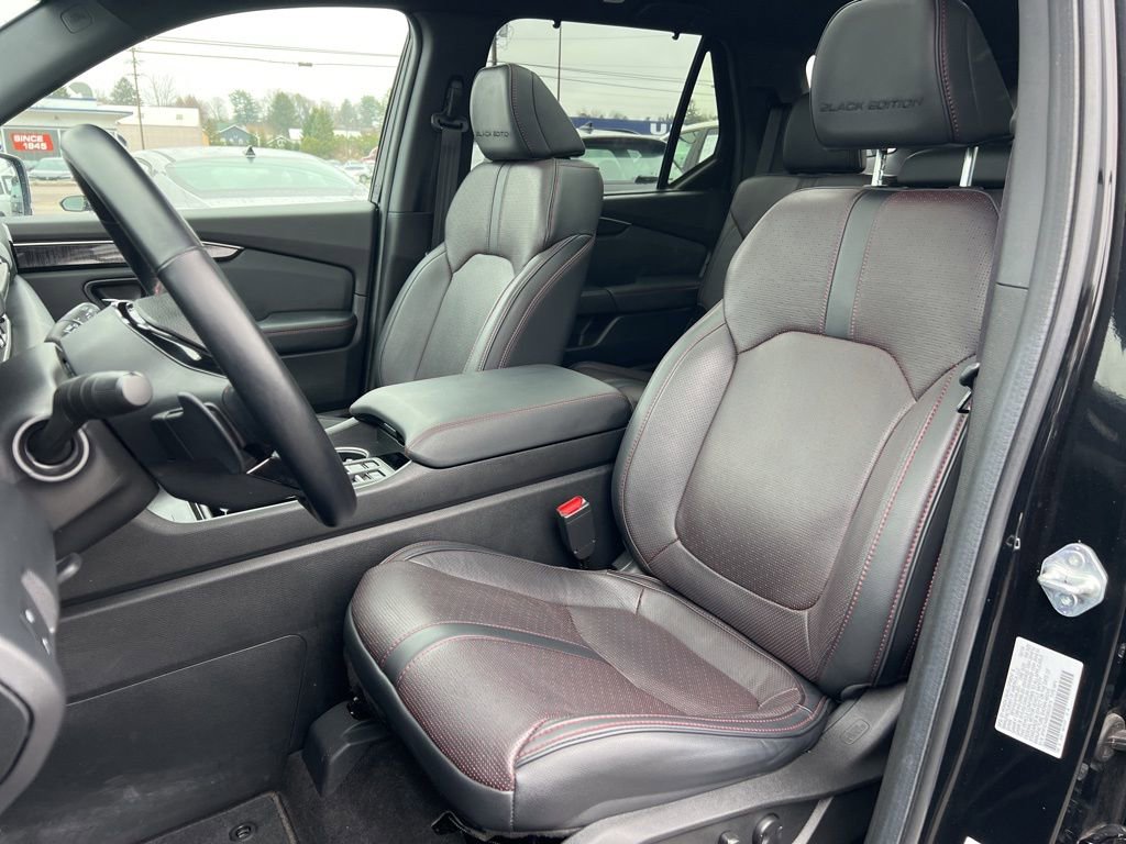 Certified 2025 Honda Pilot Black Edition image 19