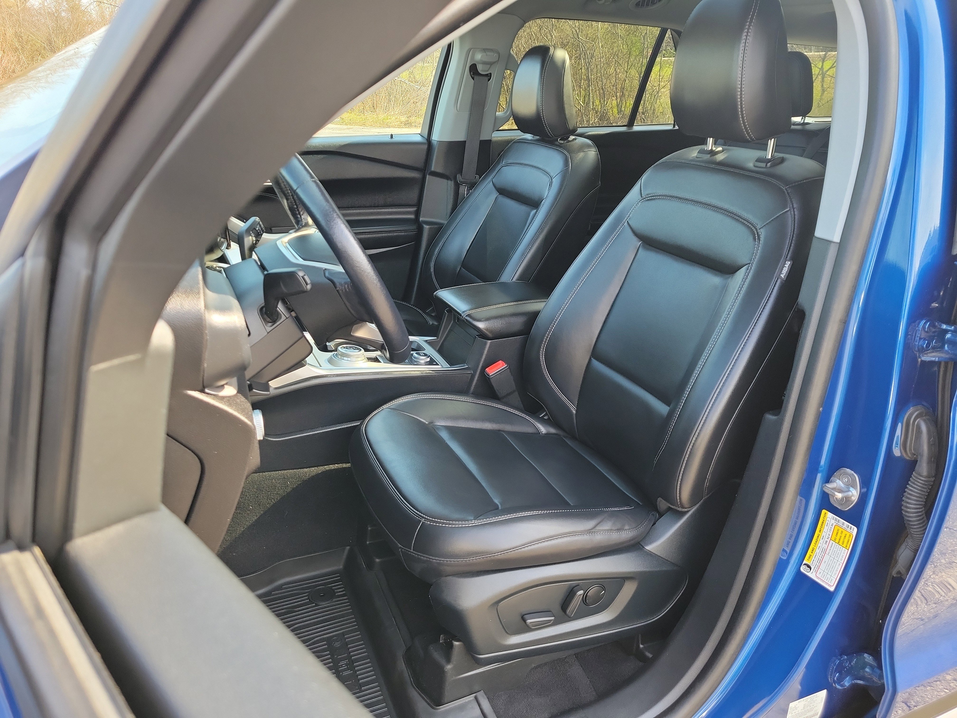 Used 2021 Ford Explorer XLT w/ Equipment Group 202A AWD/4WD image 14
