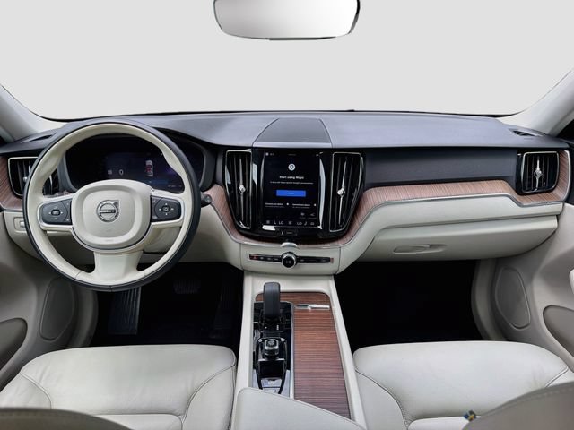 Used 2022 Volvo XC60 B5 Momentum w/ Protection Package Premier FWD image 16