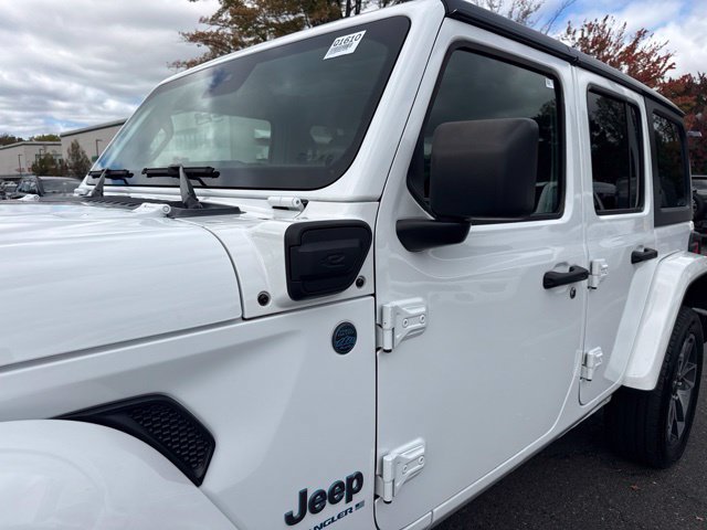 Used 2024 Jeep Wrangler Unlimited w/ Convenience Group AWD/4WD image 4
