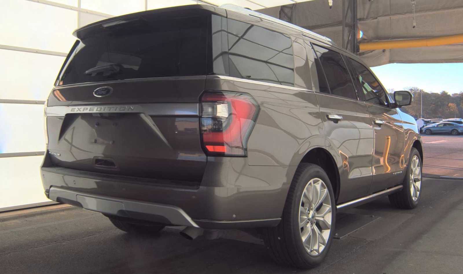 Used 2018 Ford Expedition Platinum image 4