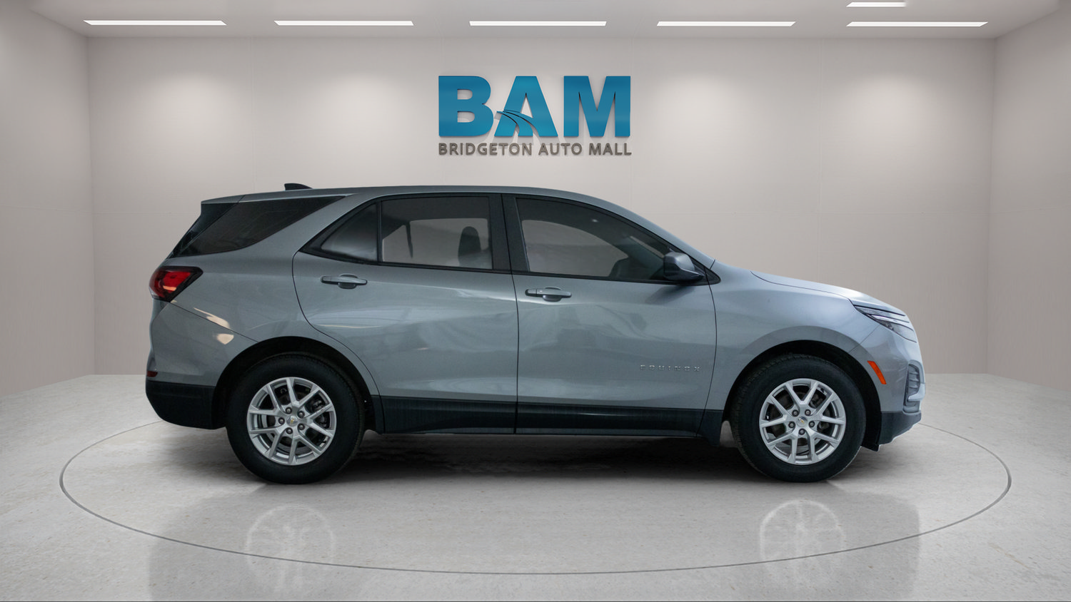 Used 2023 Chevrolet Equinox LS w/ LPO, Floor Liner Package FWD image 8
