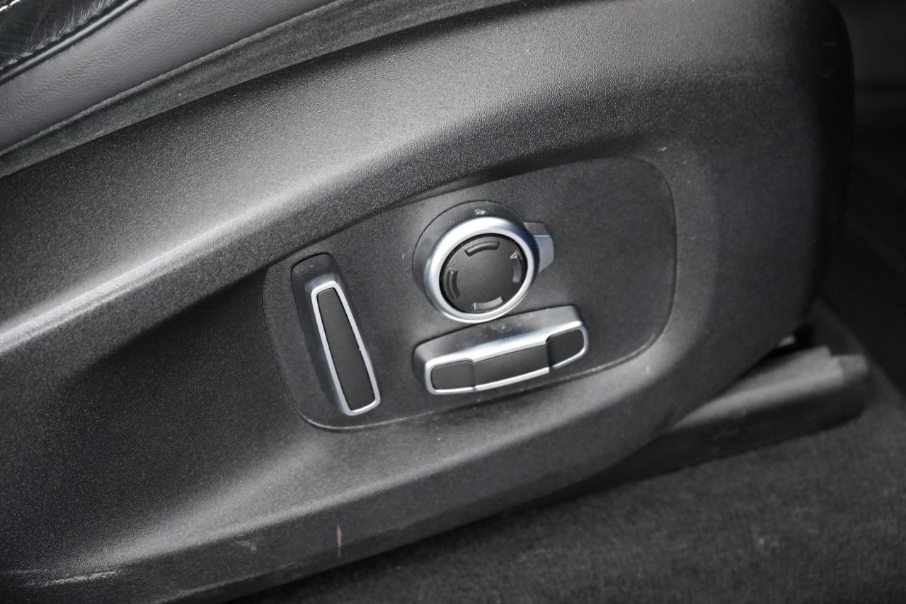 Used 2020 Jaguar F-PACE SVR image 23