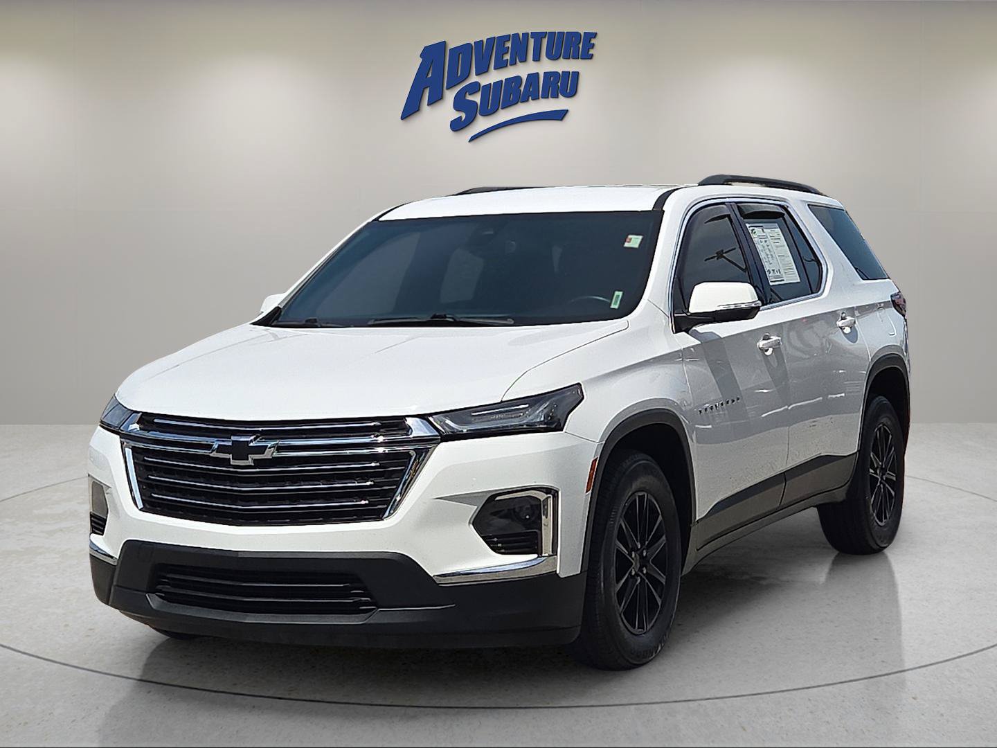 Used 2022 Chevrolet Traverse LT FWD image 2