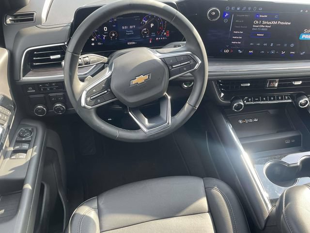 Used 2025 Chevrolet Suburban LT RWD image 13