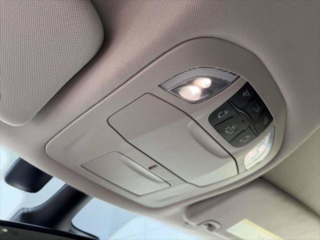 Used 2022 Chrysler Pacifica Touring-L FWD image 33