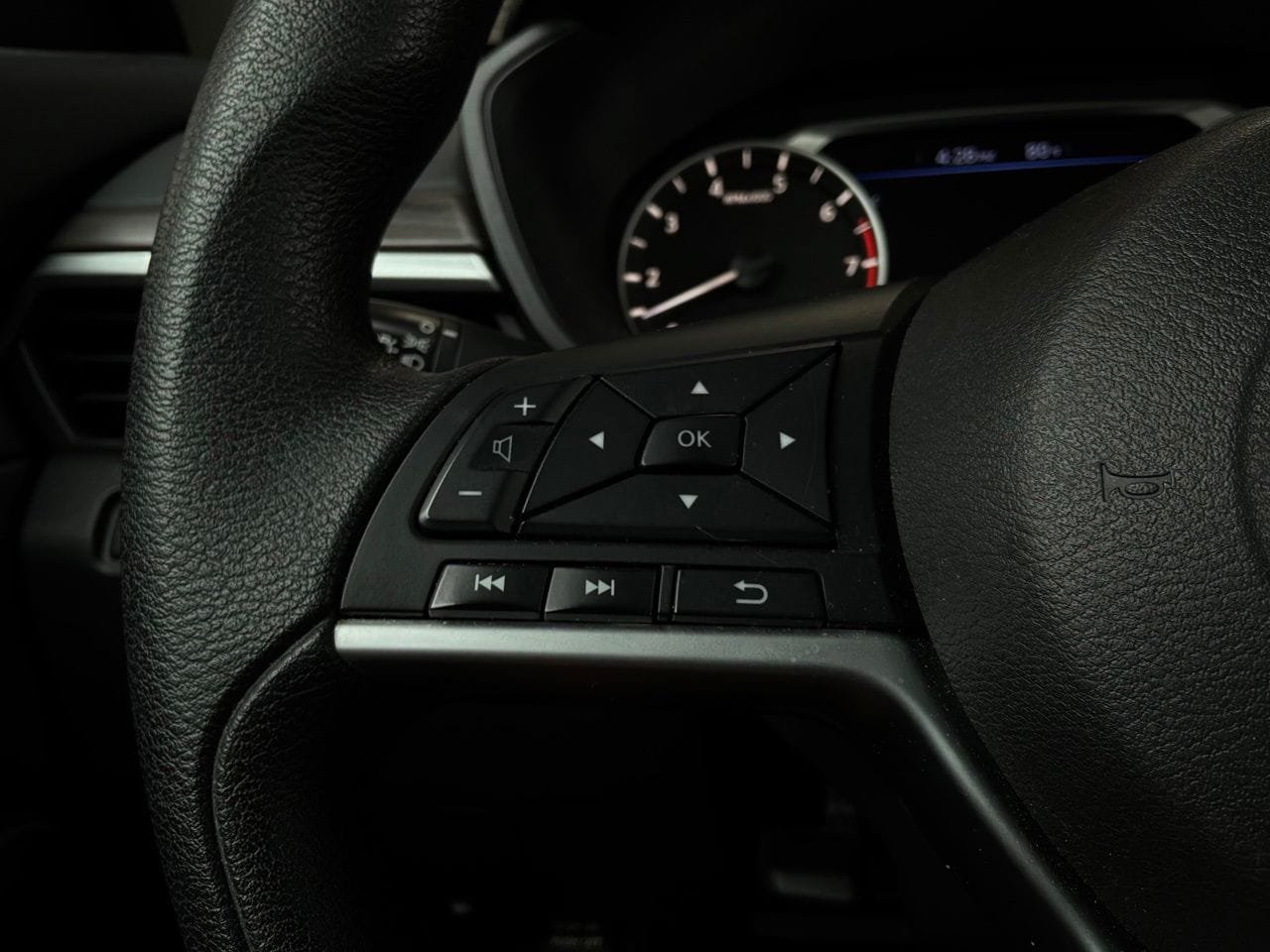 Used 2025 Nissan Altima 2.5 SV FWD image 32