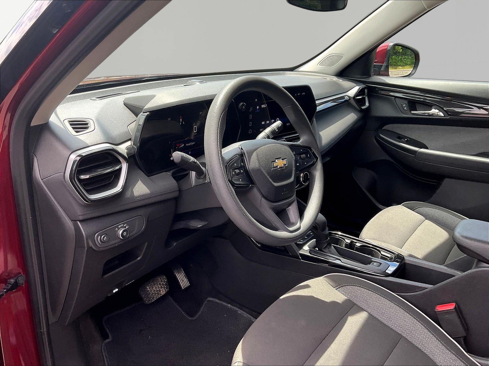 Used 2025 Chevrolet TrailBlazer LT FWD image 18