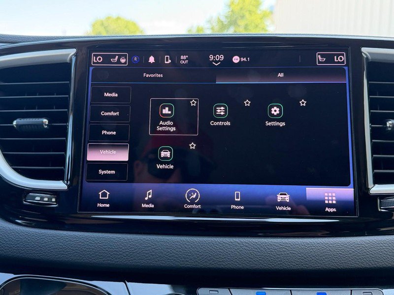 Used 2023 Chrysler Pacifica Touring-L FWD image 40