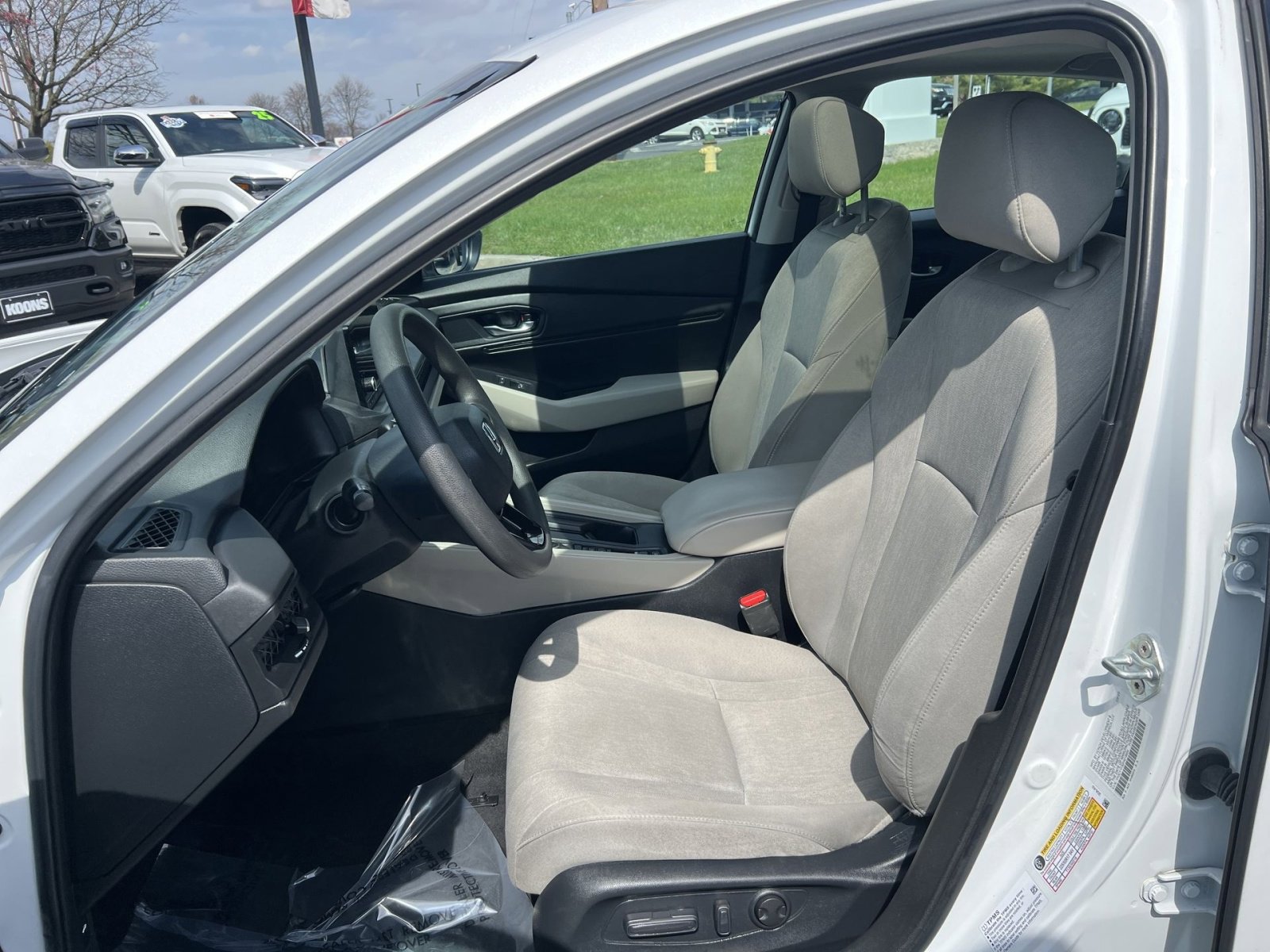 Used 2023 Honda Accord EX image 13