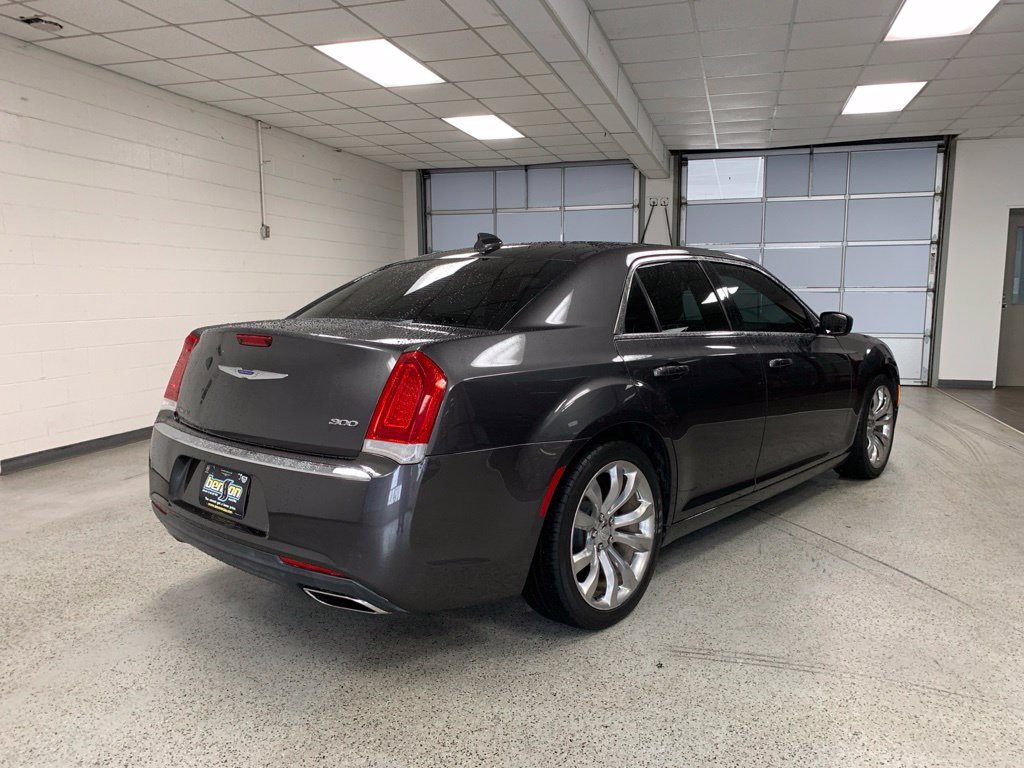 Used 2019 Chrysler 300 Touring w/ Quick Order Package 2EF RWD image 5