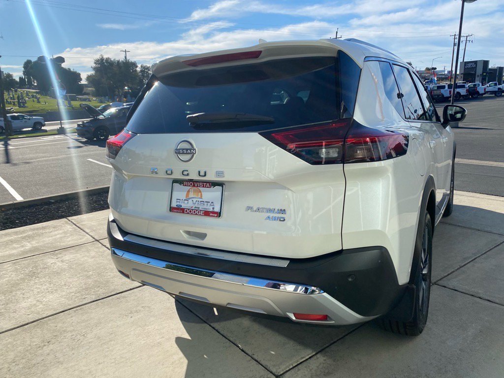 Used 2023 Nissan Rogue Platinum w/ Platinum Premium Package image 7