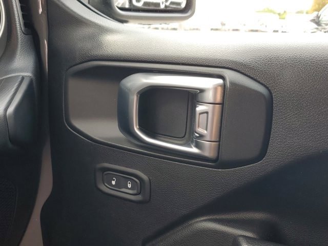 Certified 2023 Jeep Wrangler Willys AWD/4WD image 21