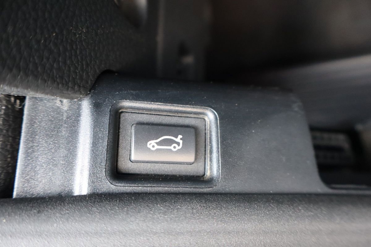 Used 2010 BMW 135i Convertible image 15