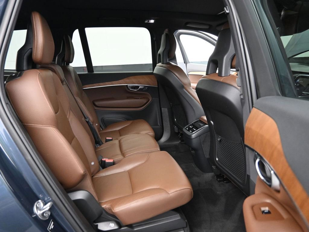 Certified 2022 Volvo XC90 T6 Momentum image 17