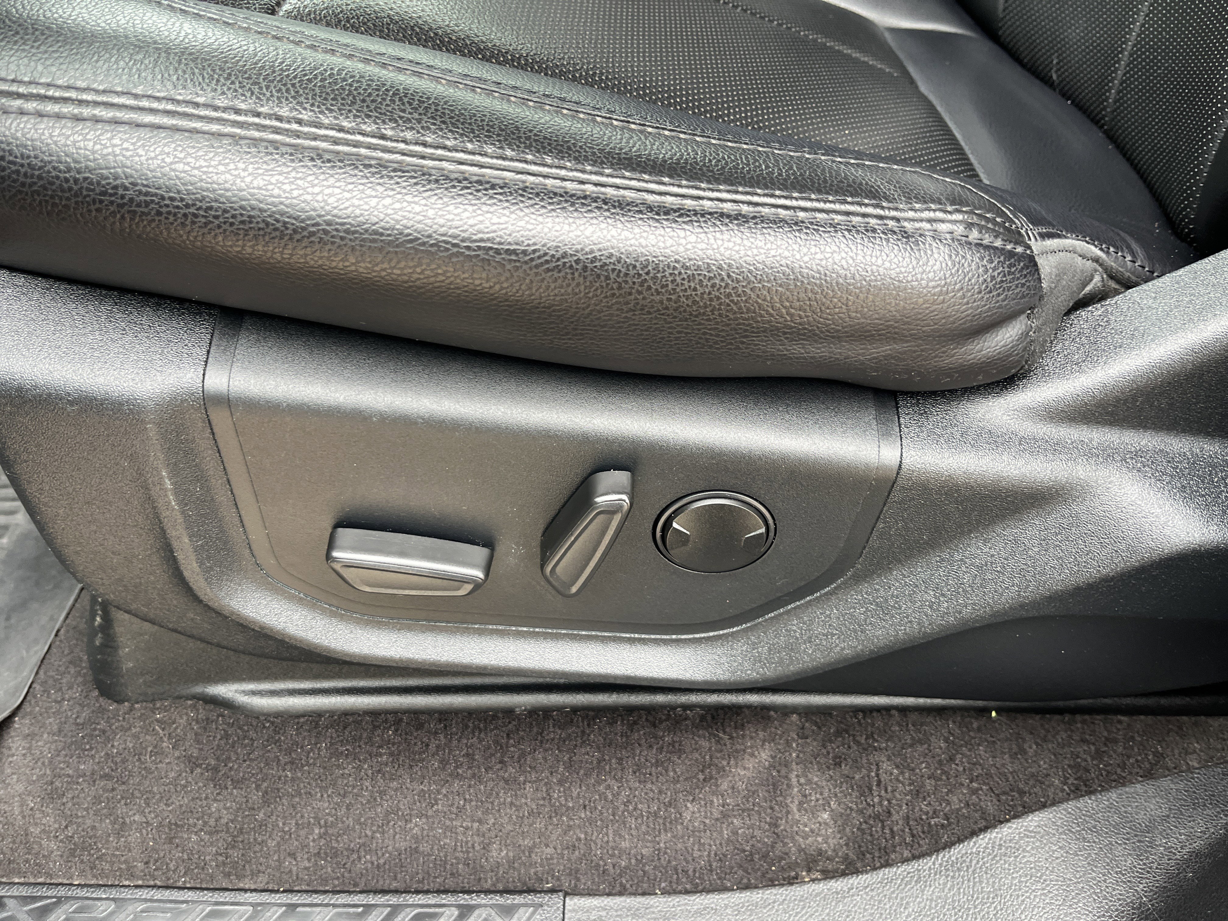 Used 2021 Ford Expedition XLT image 25