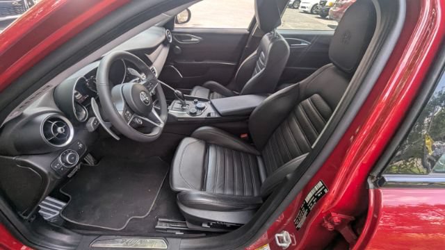 Used 2019 Alfa Romeo Giulia Ti Sport w/ Quick Order Package 22S Sport AWD/4WD image 18