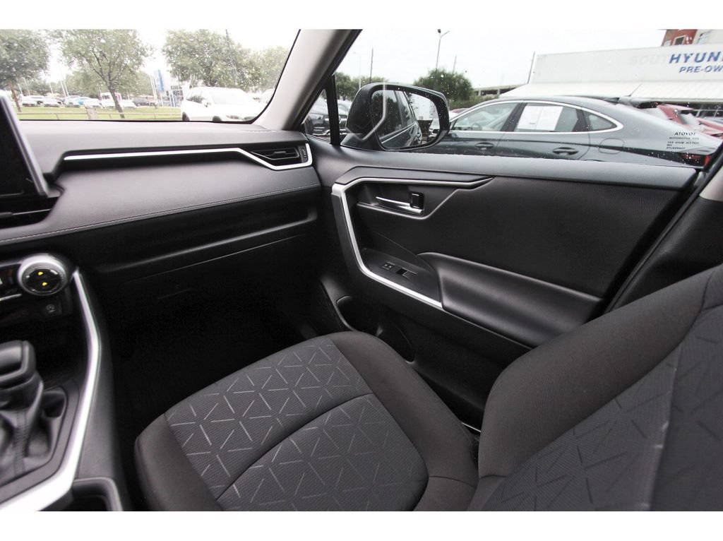 Used 2024 Toyota RAV4 XLE w/ Convenience Package FWD image 11
