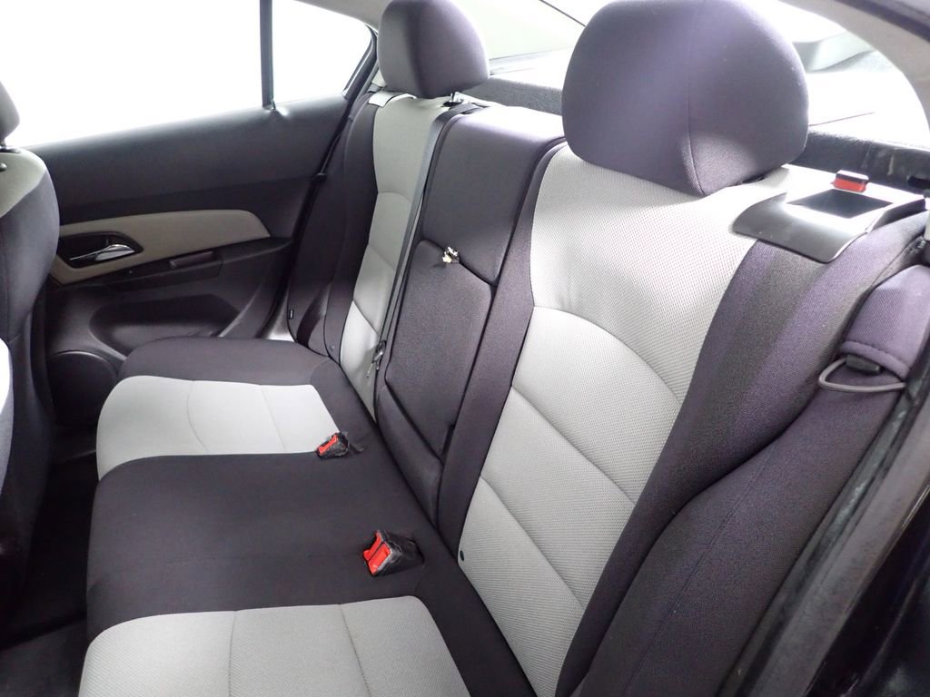 Used 2013 Chevrolet Cruze LS image 38