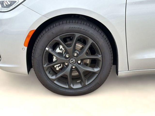 New 2026 Chrysler Pacifica Select w/ S Appearance Package FWD image 12