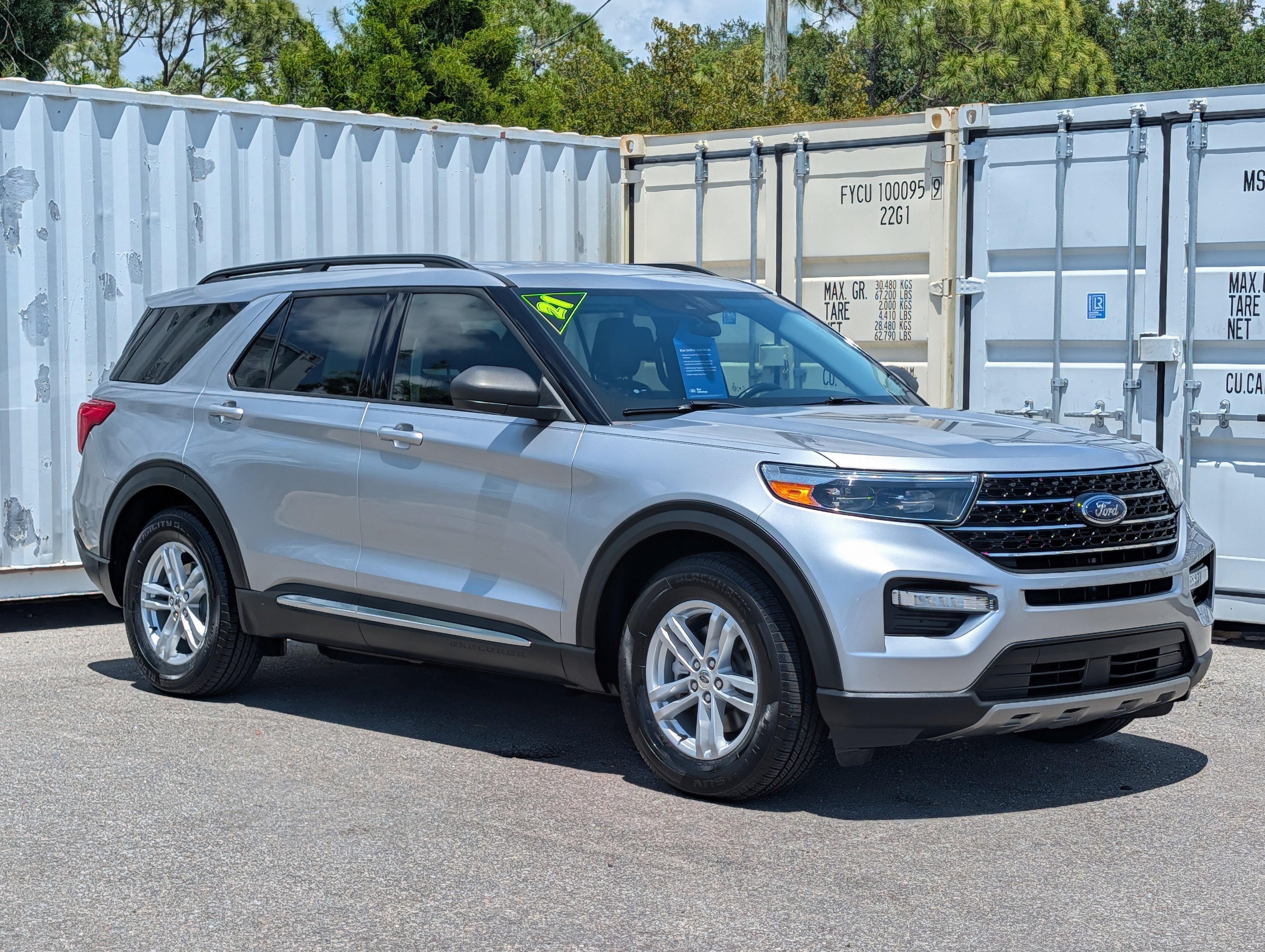 Used 2021 Ford Explorer XLT w/ Equipment Group 202A RWD image 2