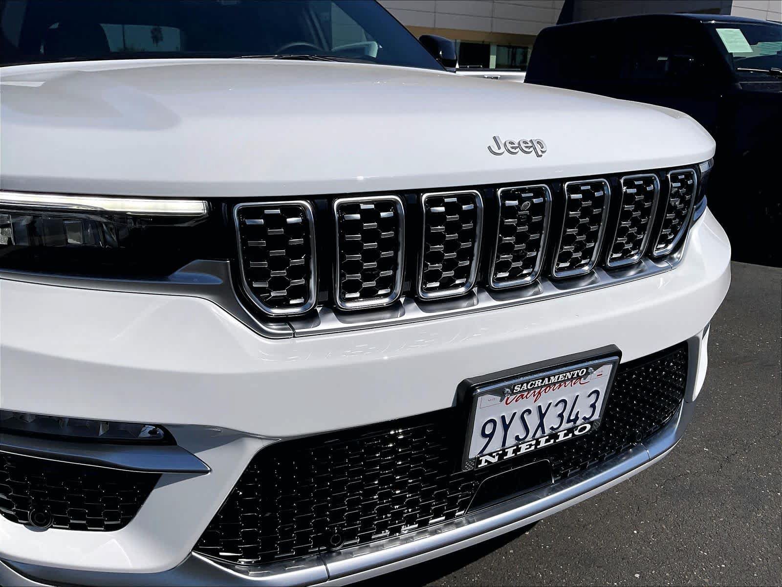 Used 2025 Jeep Grand Cherokee Summit w/ Adv Protech Group IV AWD/4WD image 32
