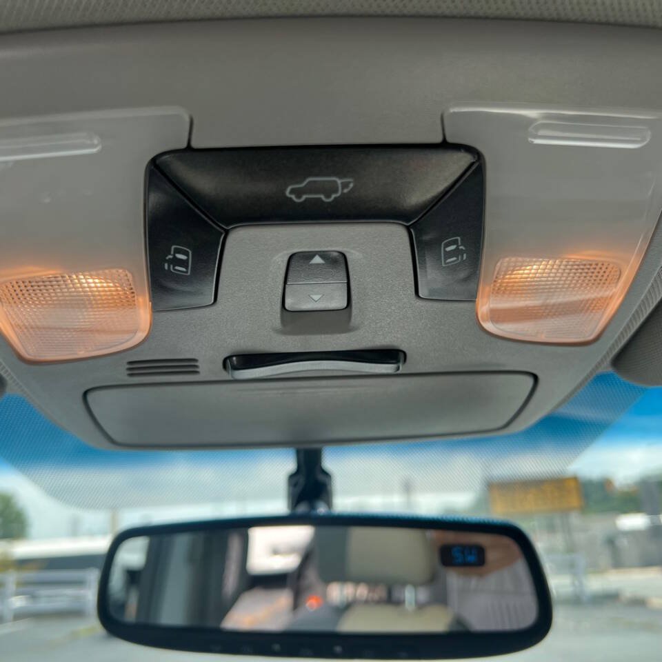 Used 2015 Toyota Sienna XLE FWD image 16