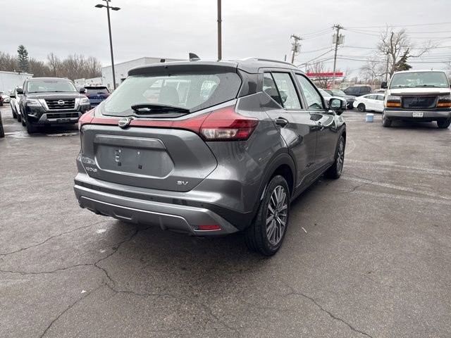 Used 2022 Nissan Kicks SV image 2