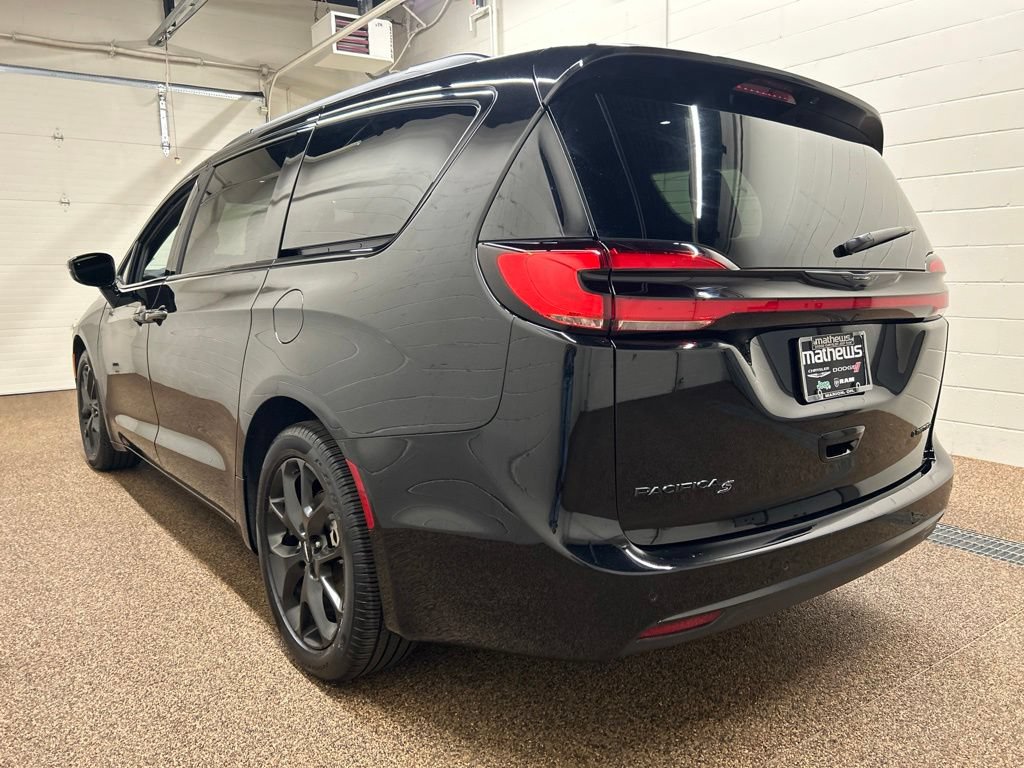 Used 2024 Chrysler Pacifica Limited w/ S Appearance Package FWD image 4