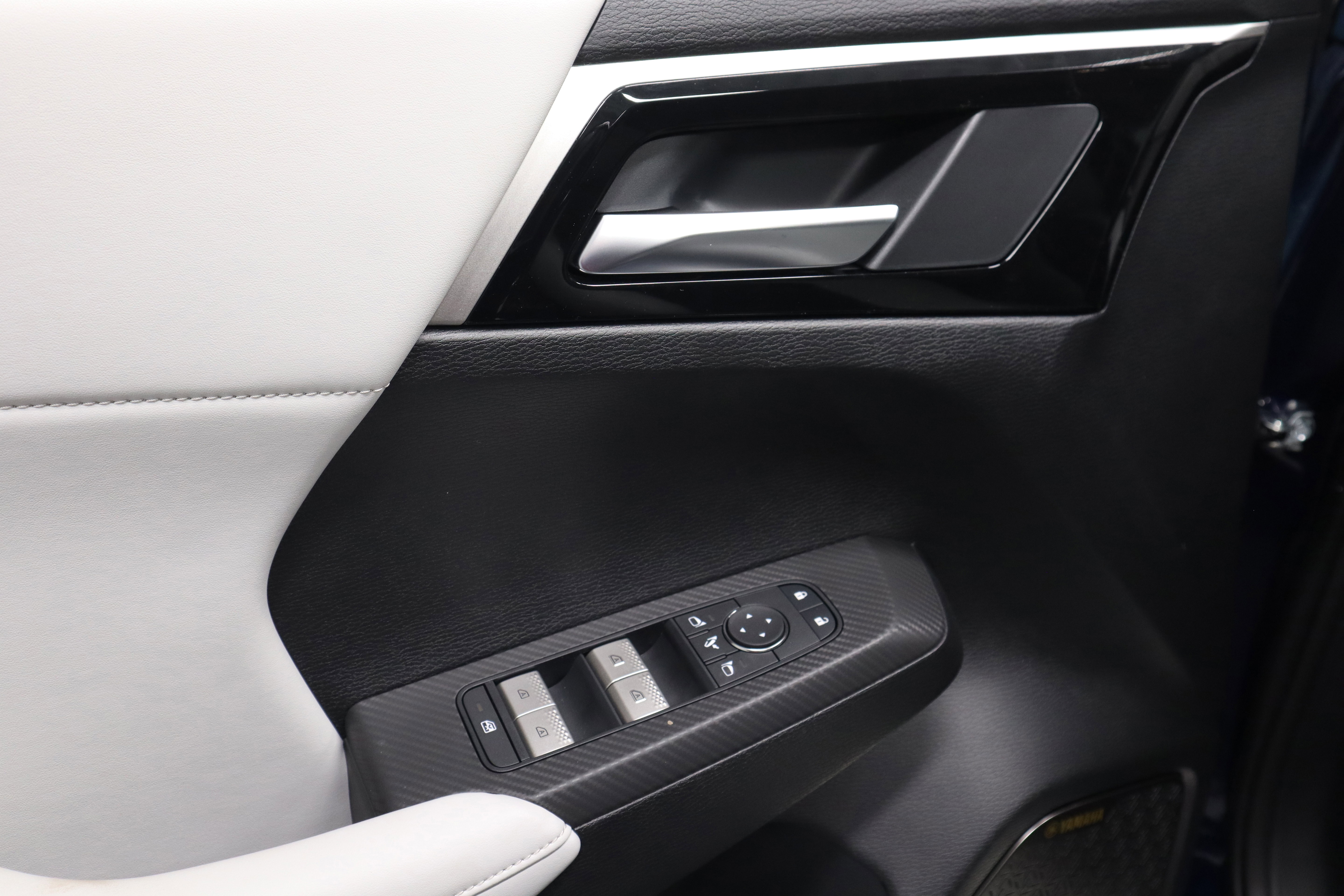 New 2025 Mitsubishi Outlander SE image 15