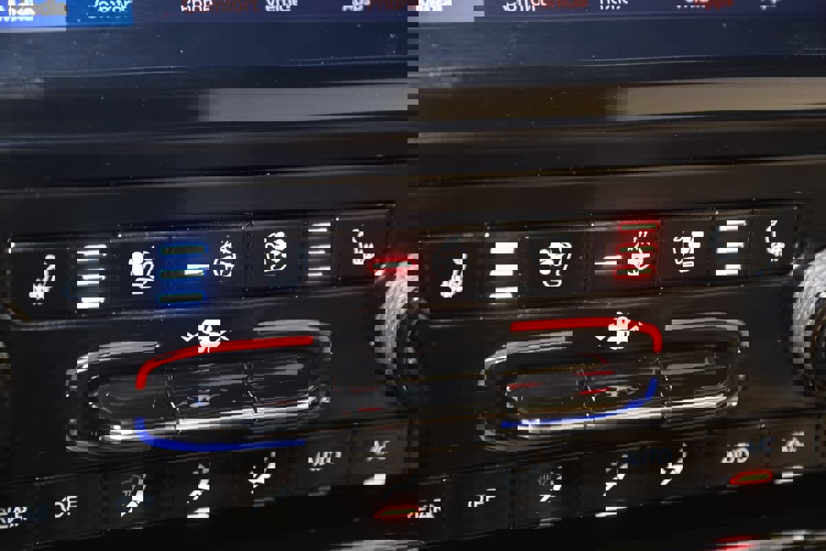 Used 2024 Jeep Grand Cherokee Limited w/ Luxury Tech Group II image 8