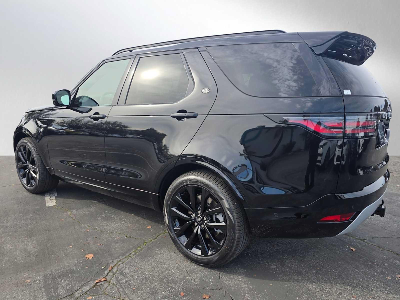 New 2026 Land Rover Discovery Limited Edition AWD/4WD image 3