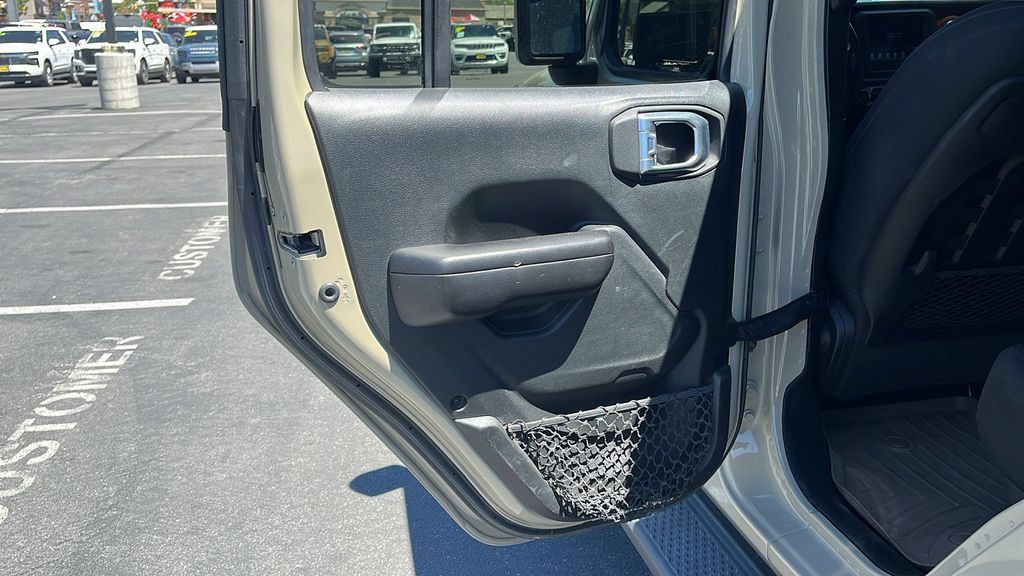 Used 2020 Jeep Gladiator Rubicon w/ LED Lighting Group AWD/4WD image 14