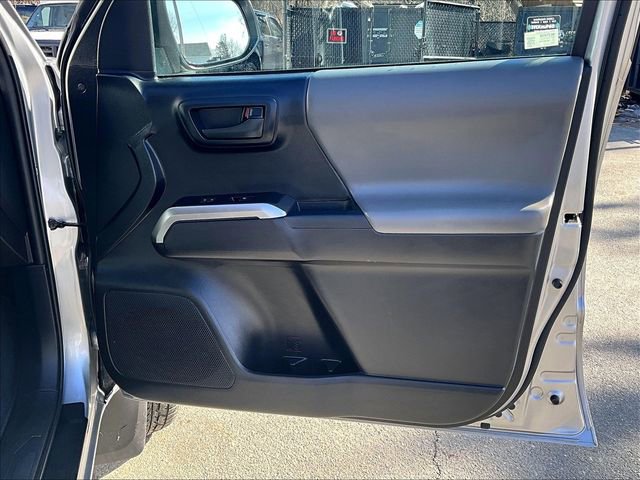 Used 2021 Toyota Tacoma SR5 AWD/4WD image 19