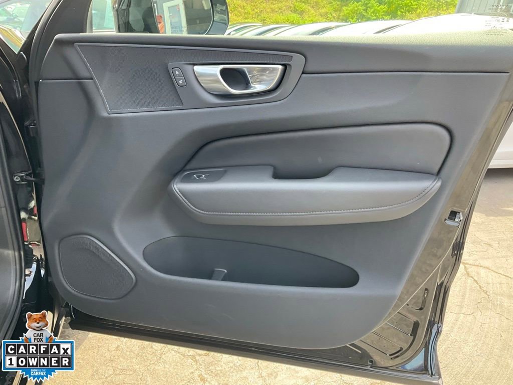 Used 2025 Volvo XC60 B5 Plus image 65