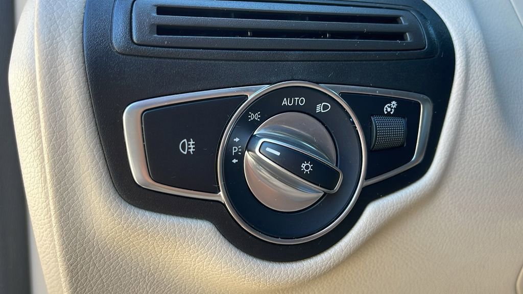 Used 2022 Mercedes-Benz GLC 300 image 25