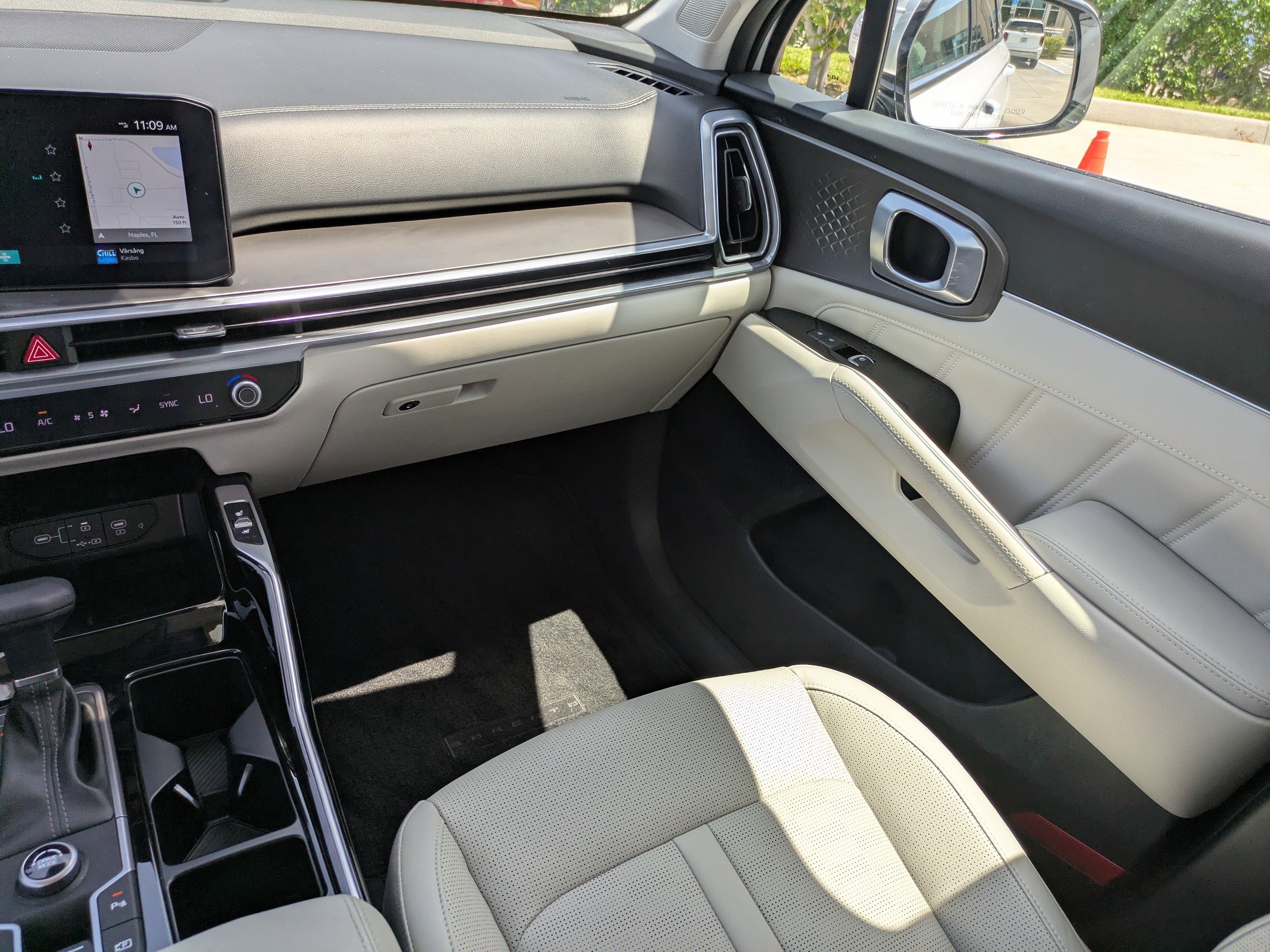 Used 2025 Kia Sorento SX FWD image 17
