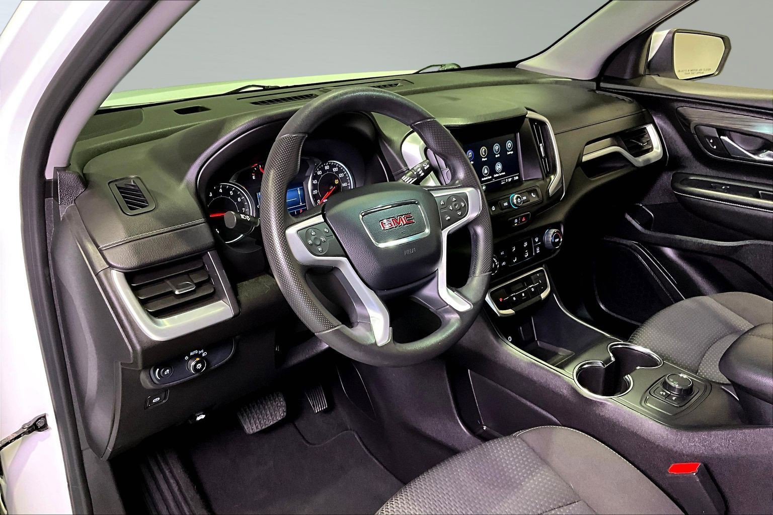 Used 2024 GMC Terrain SLE FWD image 17
