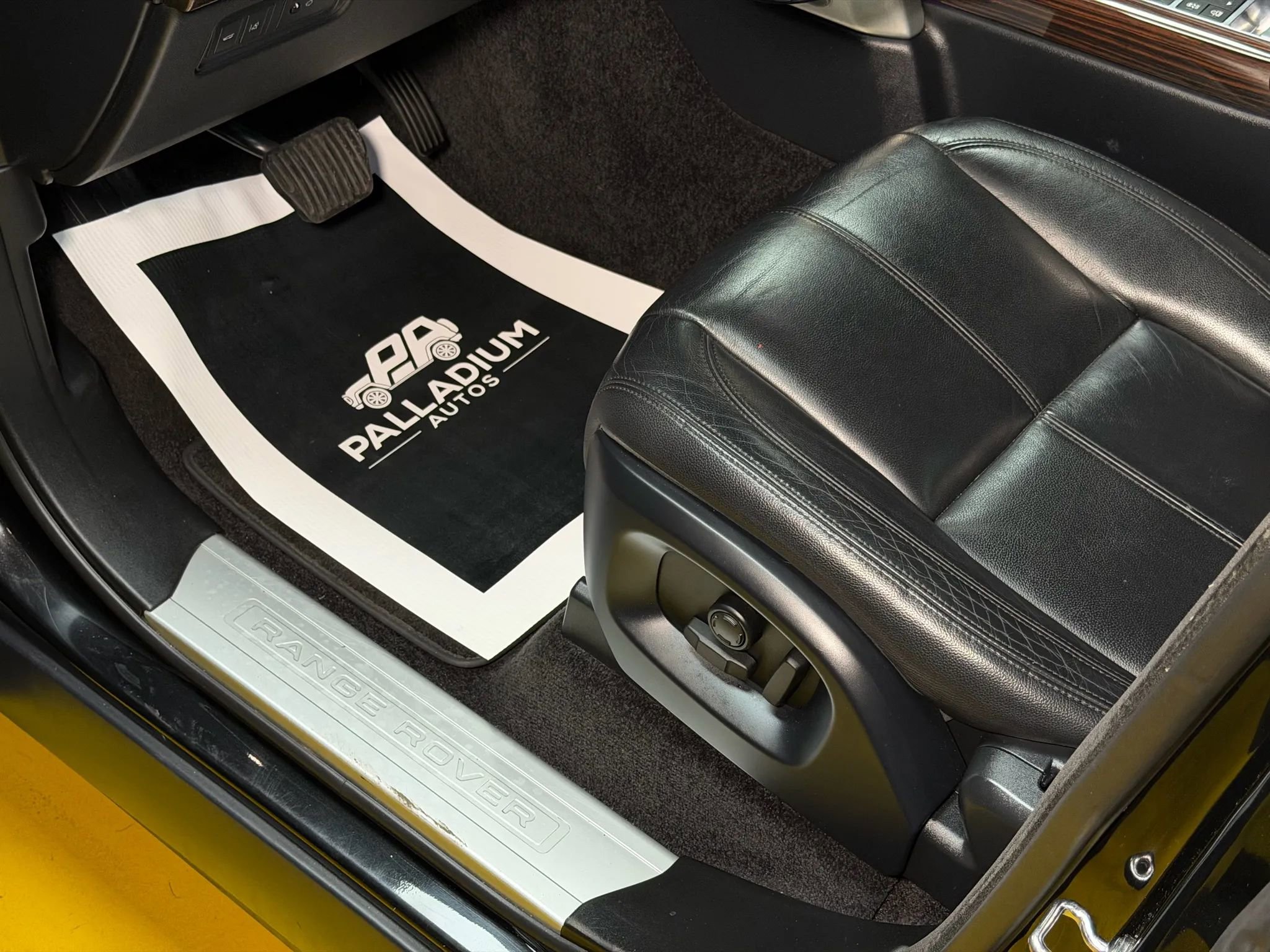 Used 2017 Land Rover Range Rover Sport Utility 4D image 33