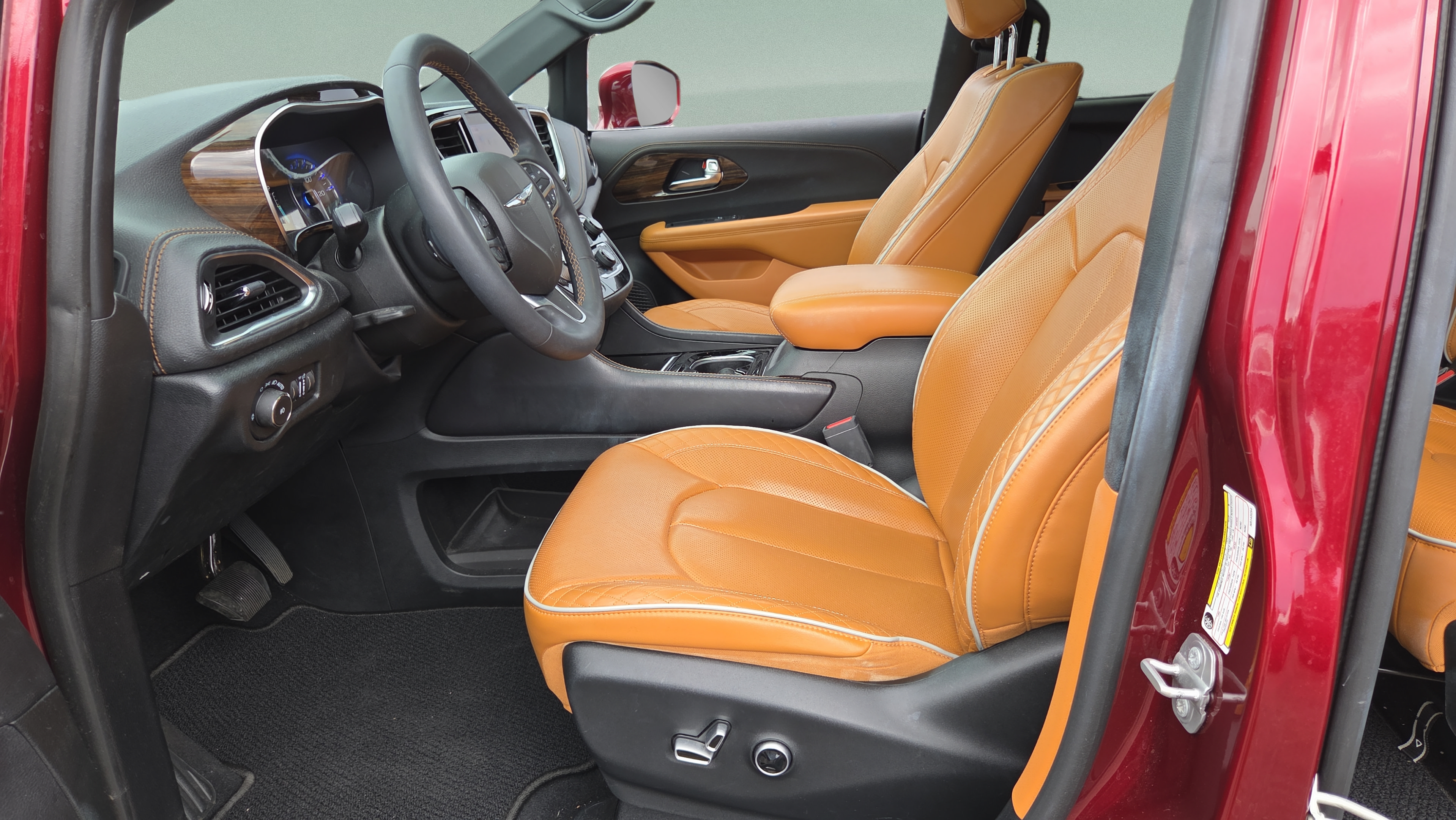 Used 2022 Chrysler Pacifica Pinnacle FWD image 9