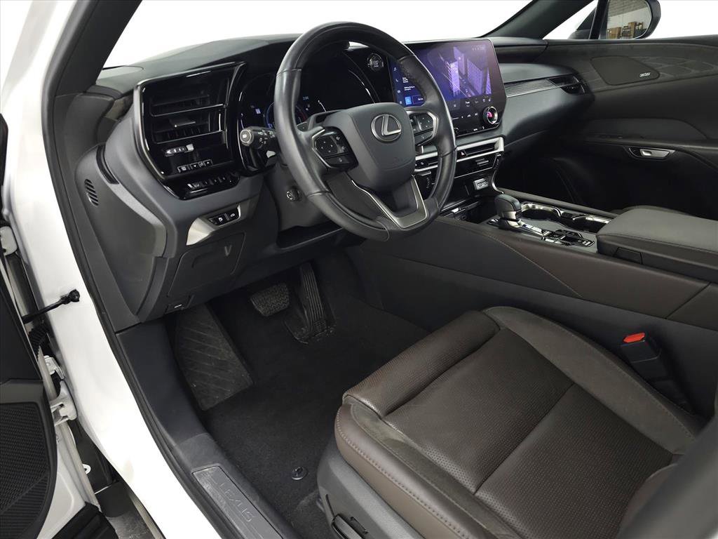 Used 2024 Lexus RX 350 w/ Luxury Package image 19