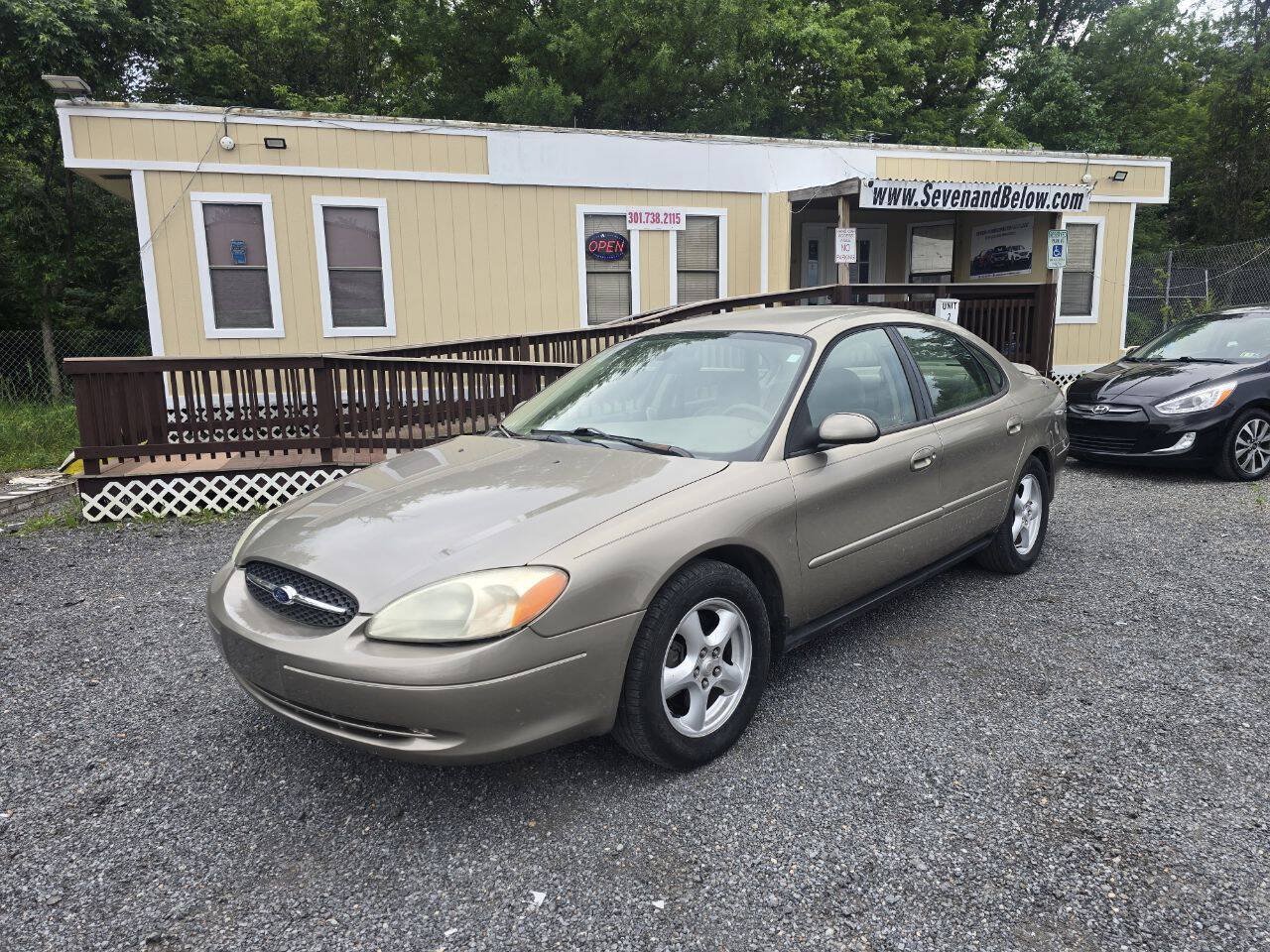 Used 2003 Ford Taurus SES FWD image 2