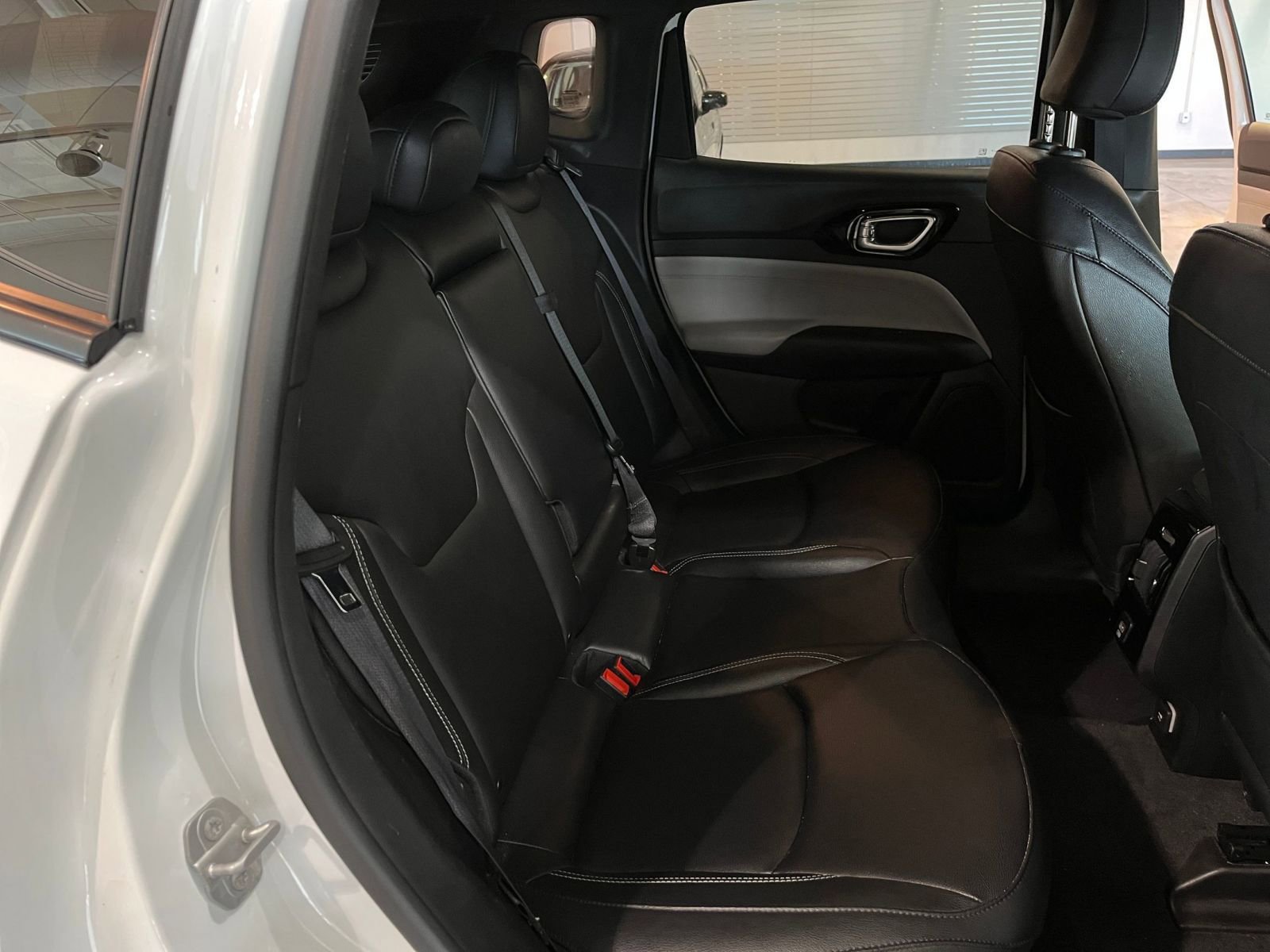 Used 2025 Jeep Compass Limited AWD/4WD image 37