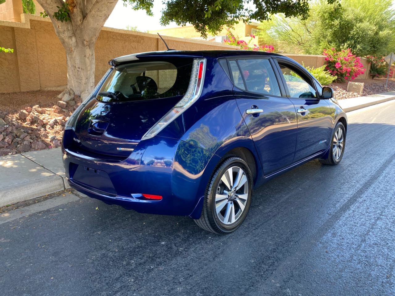 Used 2016 Nissan Leaf SV FWD image 9
