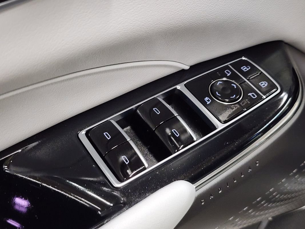 Used 2024 Cadillac Lyriq Sport image 18