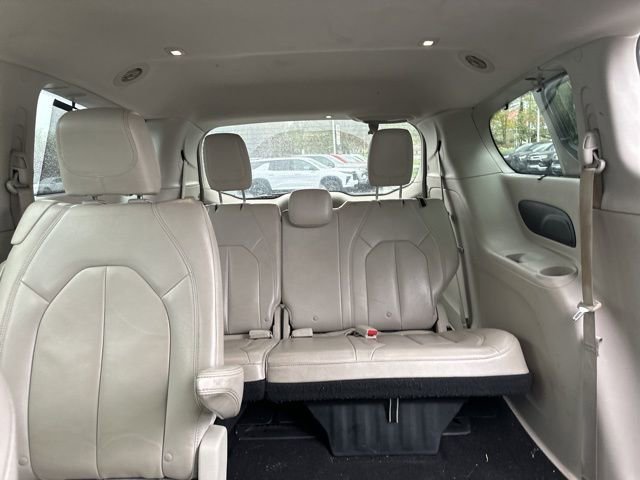 Used 2017 Chrysler Pacifica Touring-L w/ Tire & Wheel Group FWD image 5