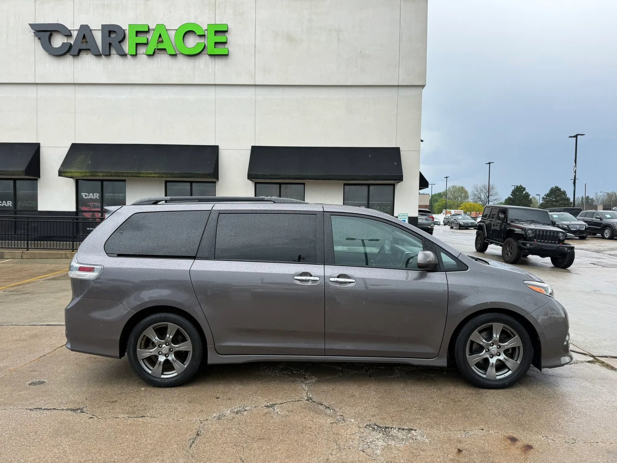 Used 2017 Toyota Sienna SE FWD image 17