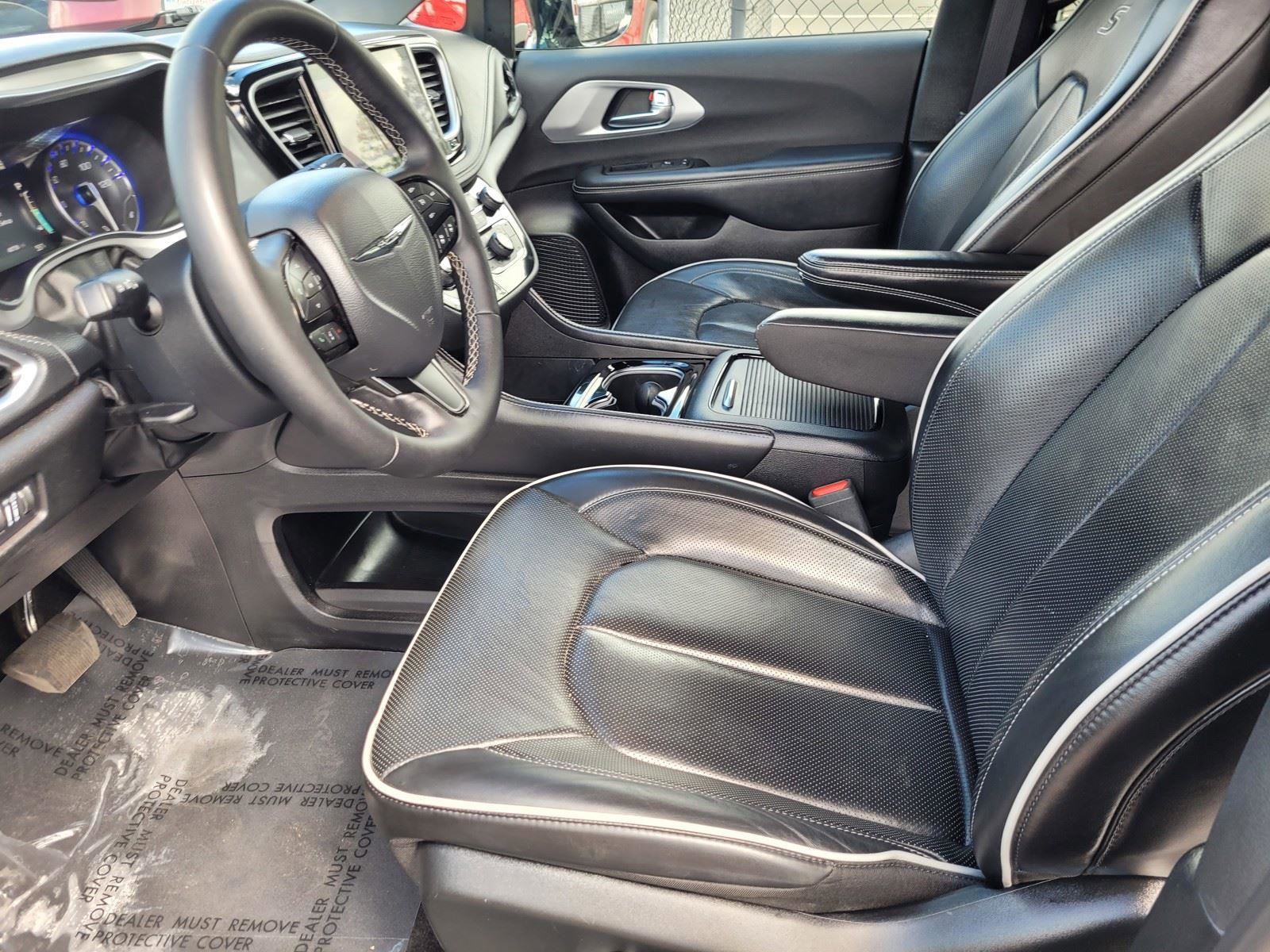 Used 2025 Chrysler Pacifica Limited image 20