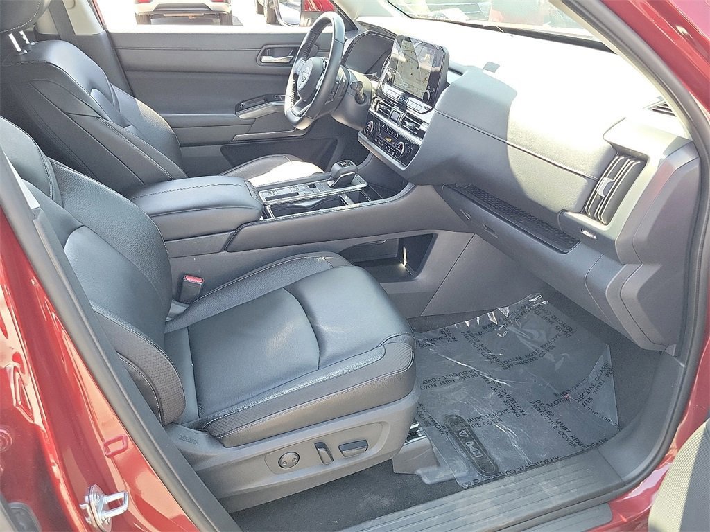 Certified 2023 Nissan Pathfinder SL image 18