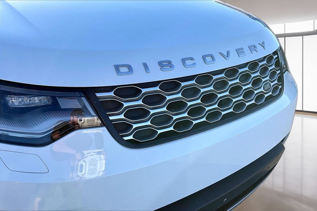 Certified 2023 Land Rover Discovery S AWD/4WD image 31
